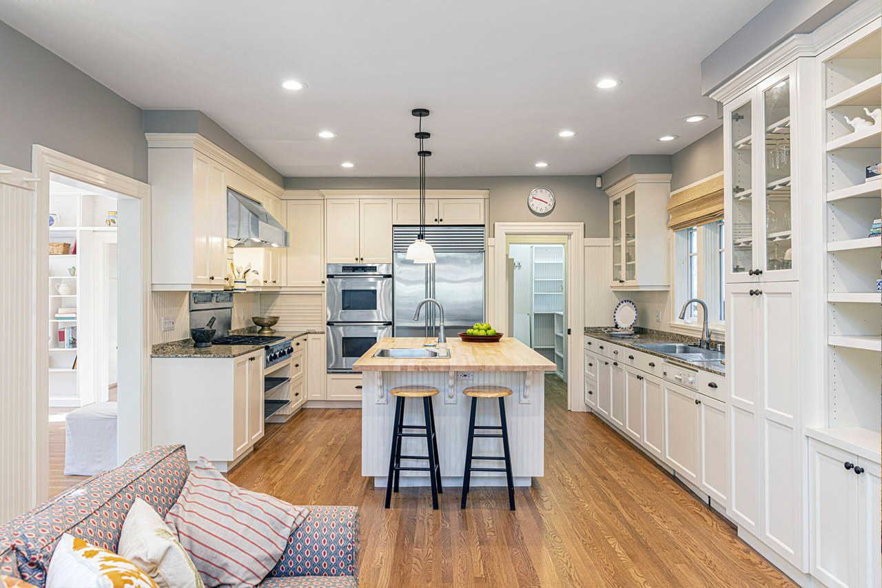 Custom Countertops & Backsplash